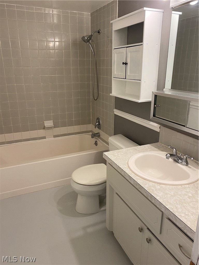 3047-3051 Derling Road Akron, OH 44319 - Photo 31 of 32 3047- bath