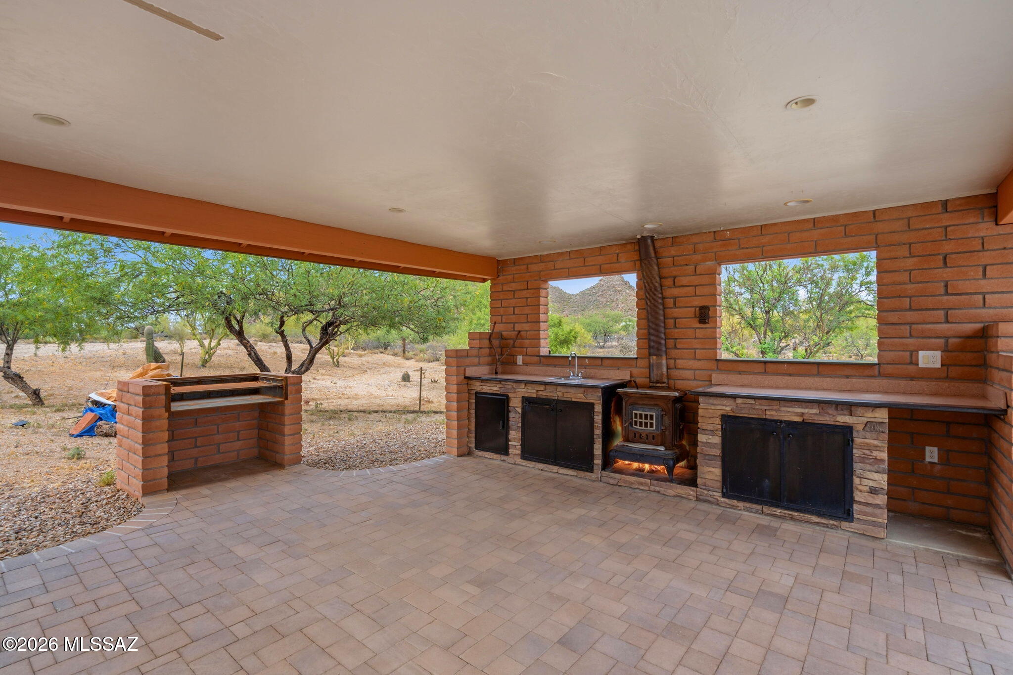 5645 South Caballo Road Tucson, AZ 85746 - Photo 36 of 43 Outdoor kithcen