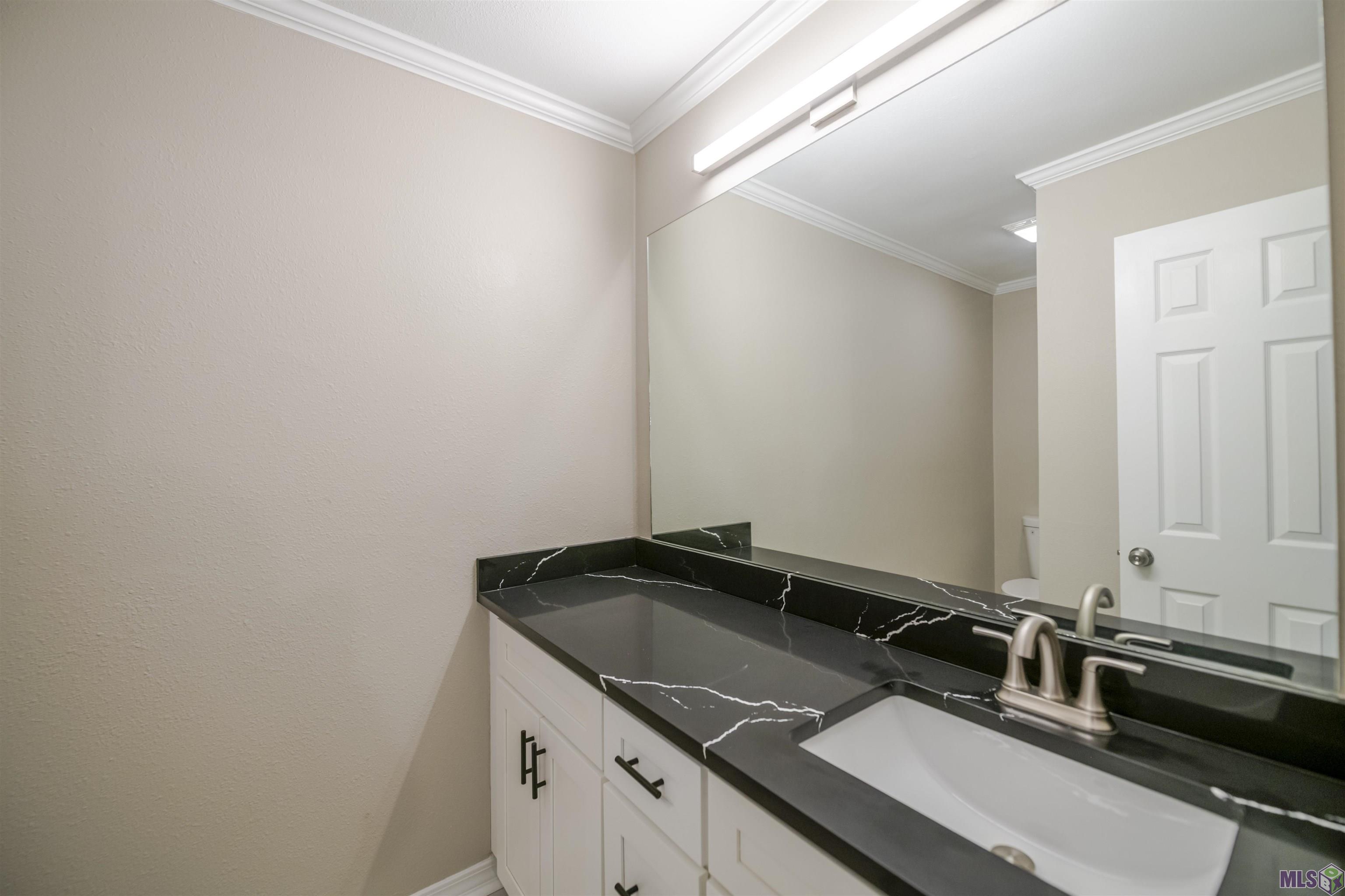 116 Rosedown Street Thibodaux, LA 70301 - Photo 16 of 28 Primary En-Suite Bathroom