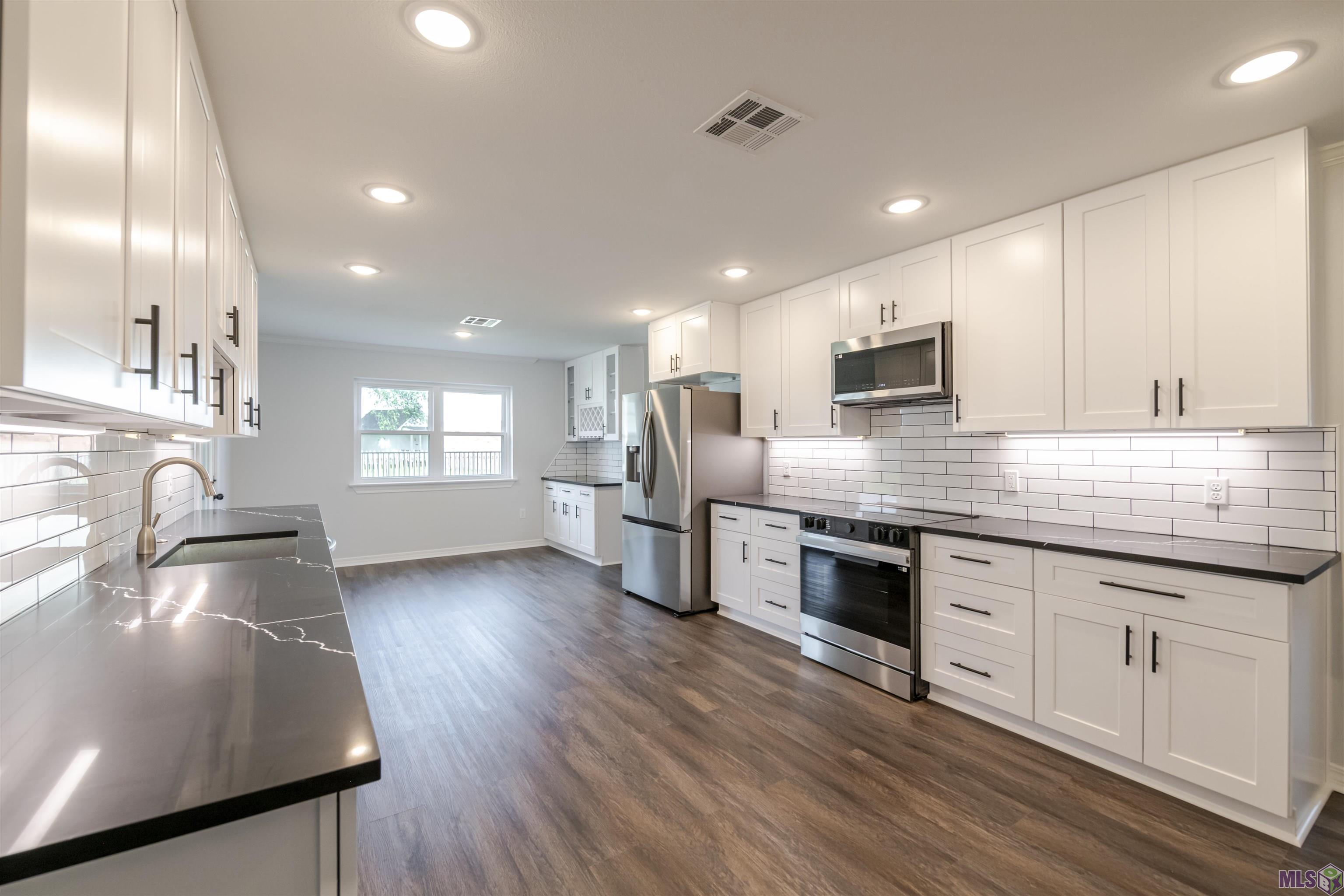 116 Rosedown Street Thibodaux, LA 70301 - Photo 2 of 28 Kitchen View 2