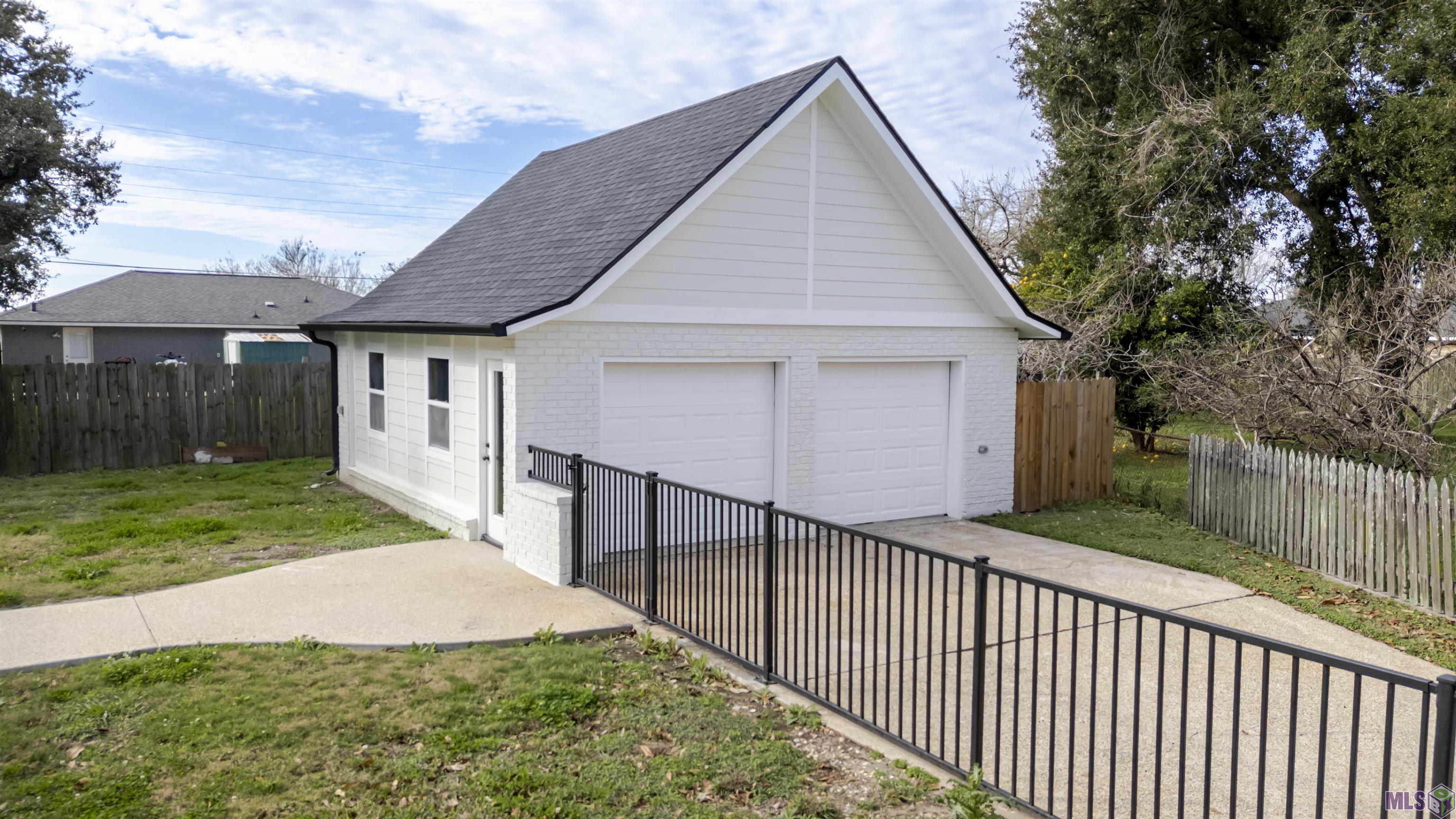 116 Rosedown Street Thibodaux, LA 70301 - Photo 24 of 28 Double Garage