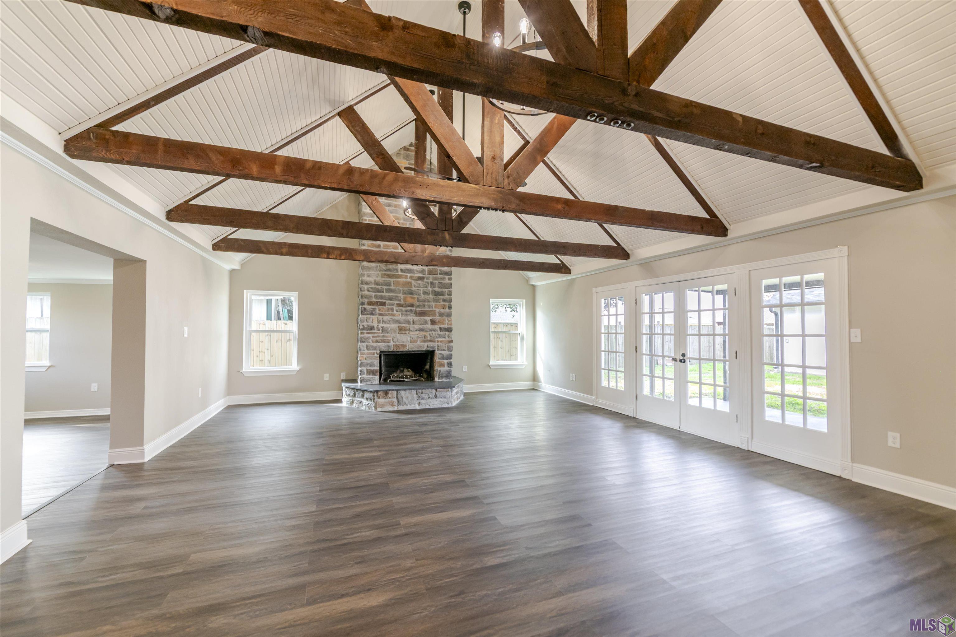 116 Rosedown Street Thibodaux, LA 70301 - Photo 8 of 28 Living Room