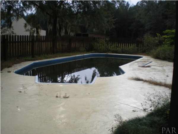 10884 129th Road Live Oak, FL 32060 - Photo 3 of 10 POOL