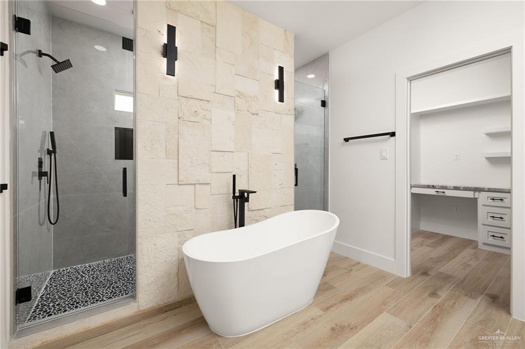 2525 Trinity Avenue McAllen, TX 78504 - Photo 26 of 33 a bathroom with a bathtub and shower