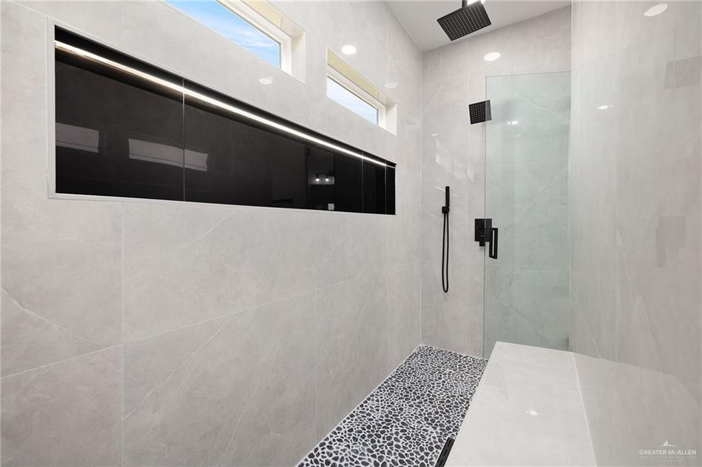 2525 Trinity Avenue McAllen, TX 78504 - Photo 27 of 33 a bathroom with a shower