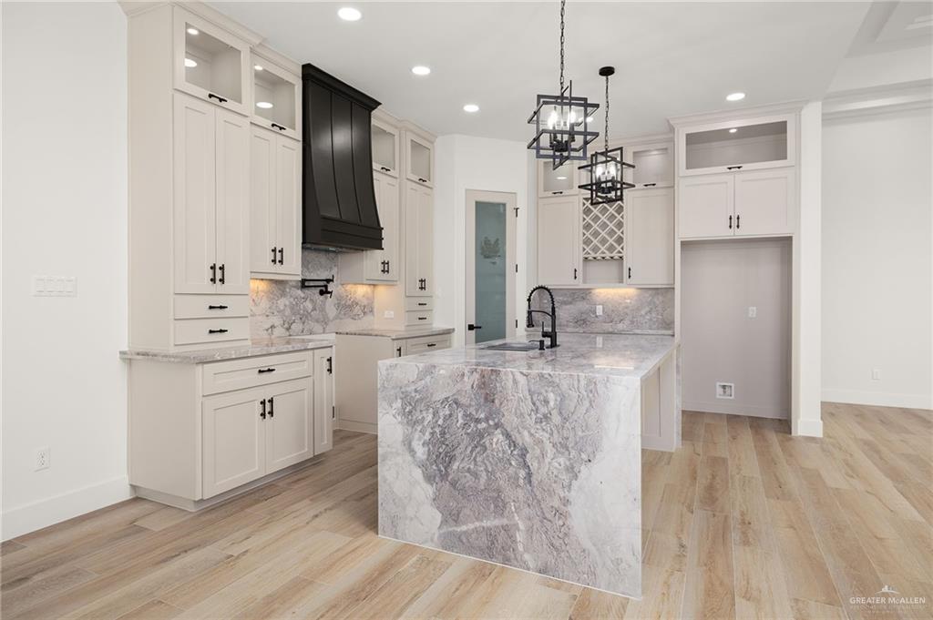 2525 Trinity Avenue McAllen, TX 78504 - Photo 8 of 33 a spacious bathroom with double vanity and a mirror