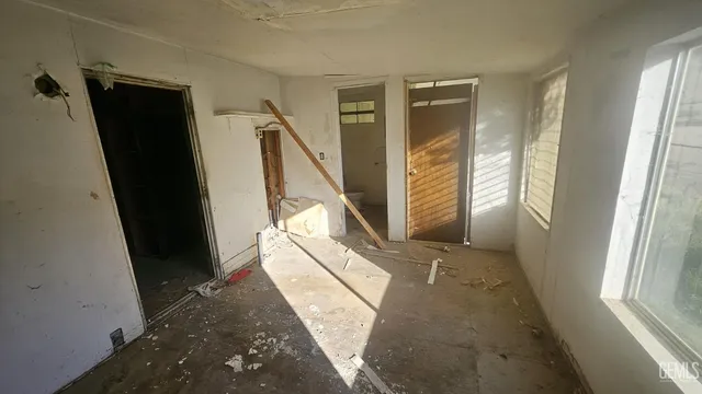 a view of walk in closet