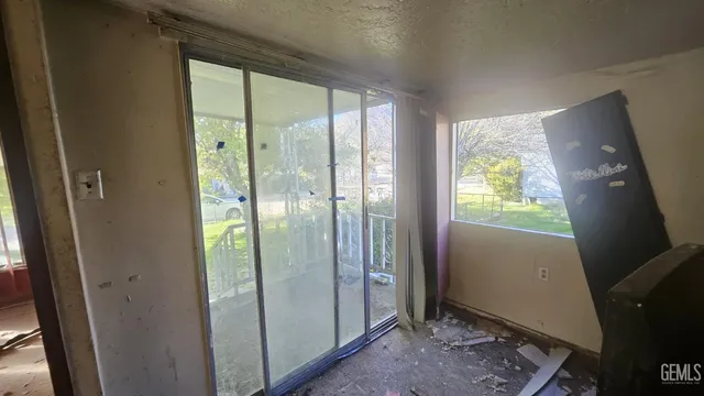 a view of an outdoor space