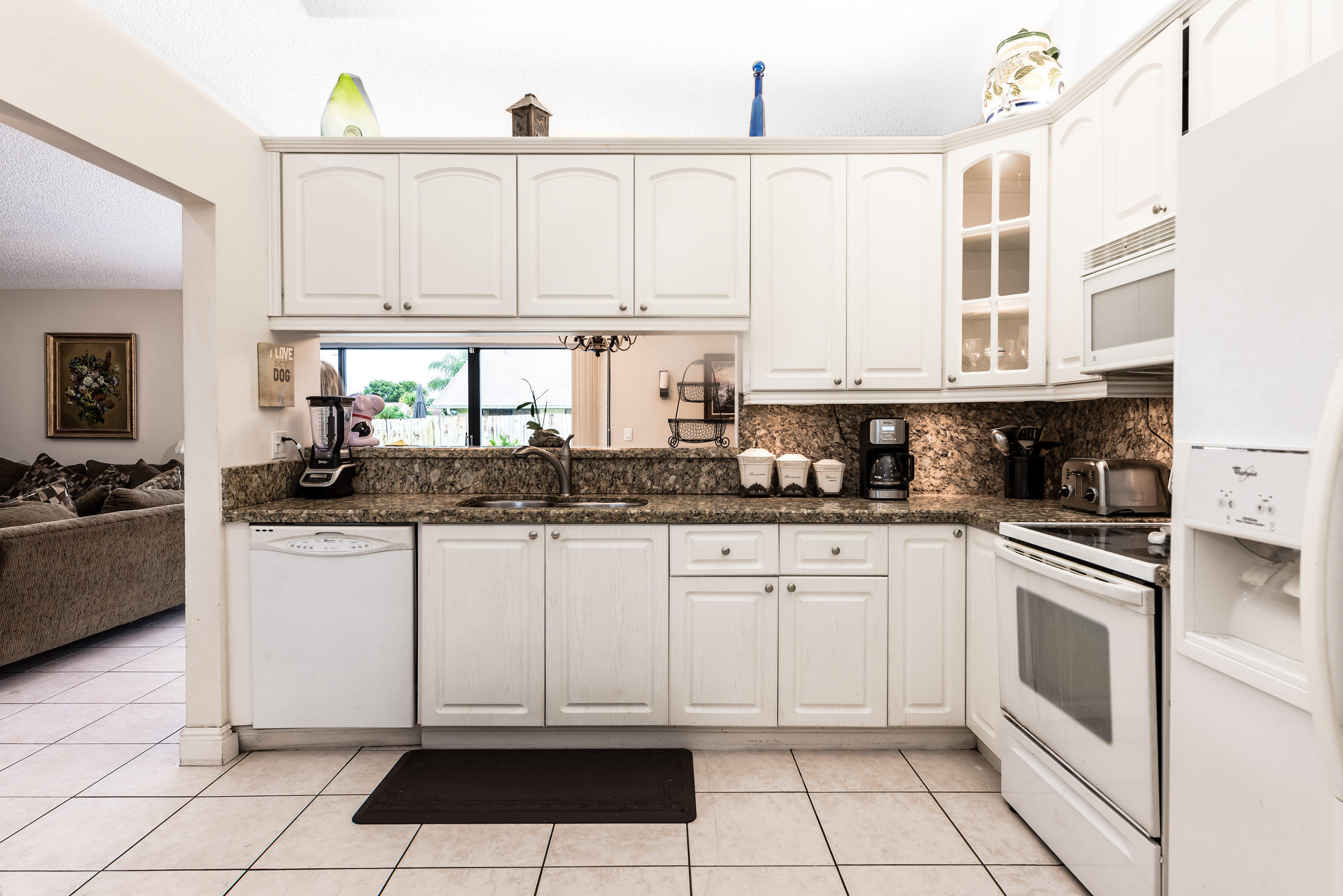 9188 Edgemont Lane Boca Raton, FL 33434 - Photo 13 of 26 Kitchen