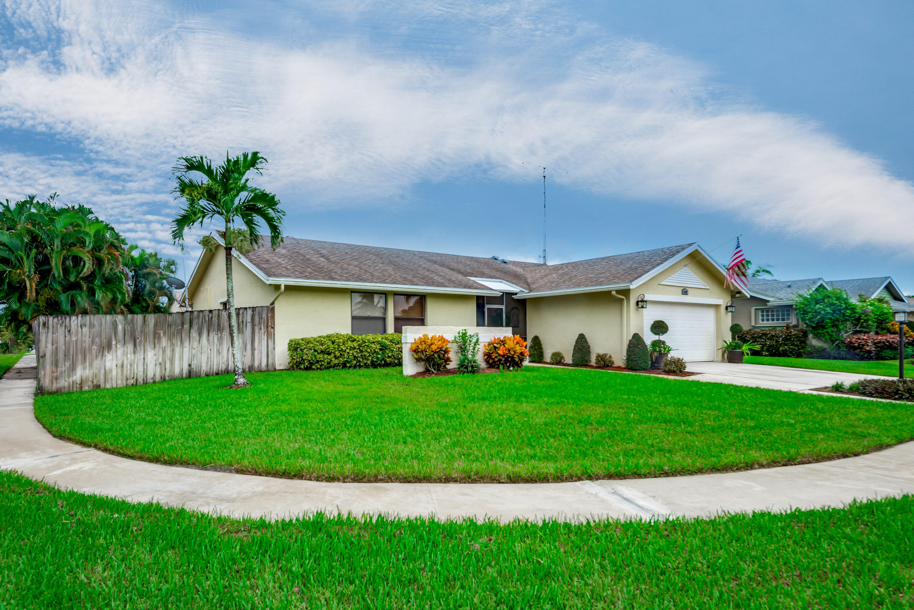 9188 Edgemont Lane Boca Raton, FL 33434 - Photo 2 of 26 Corner lot