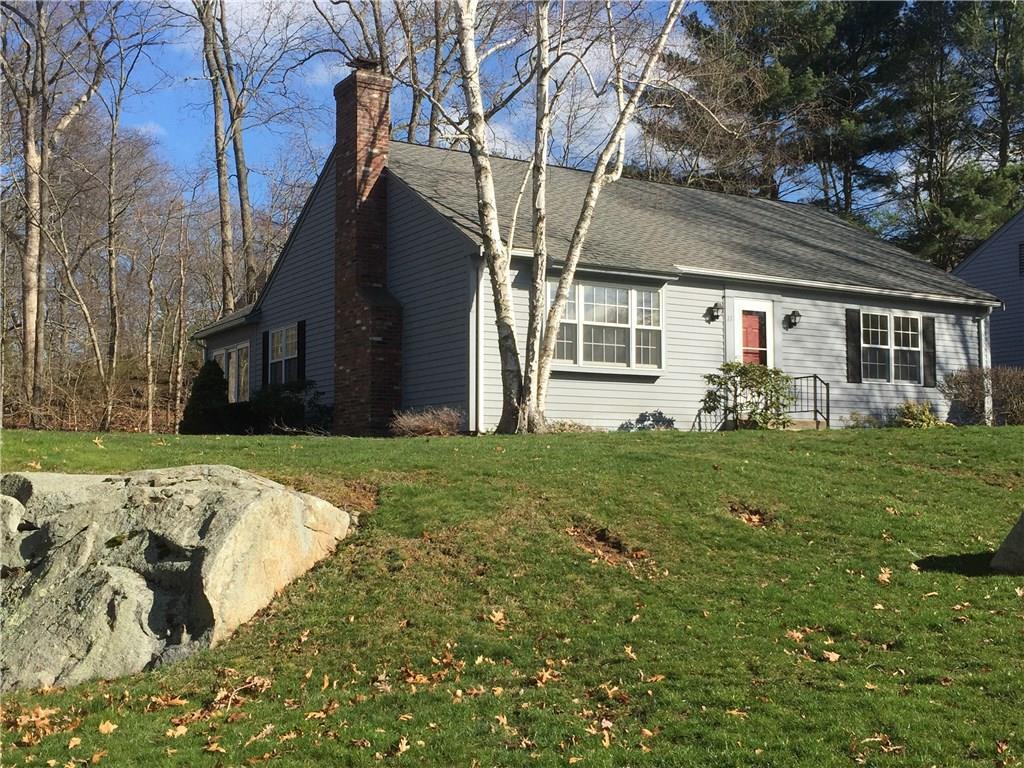 Detached Ranch in it's own quiet setting.