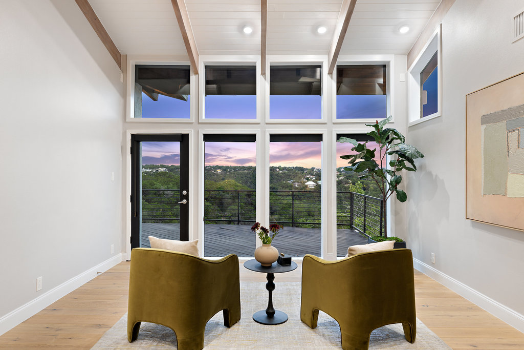 6905 Ladera Norte Austin, TX 78731 - Photo 23 of 40 a living room with furniture and a potted plant