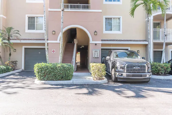 $2,250 | 6511 Emerald Dunes Drive, Unit 108, Royal Palm Beach, FL 33411