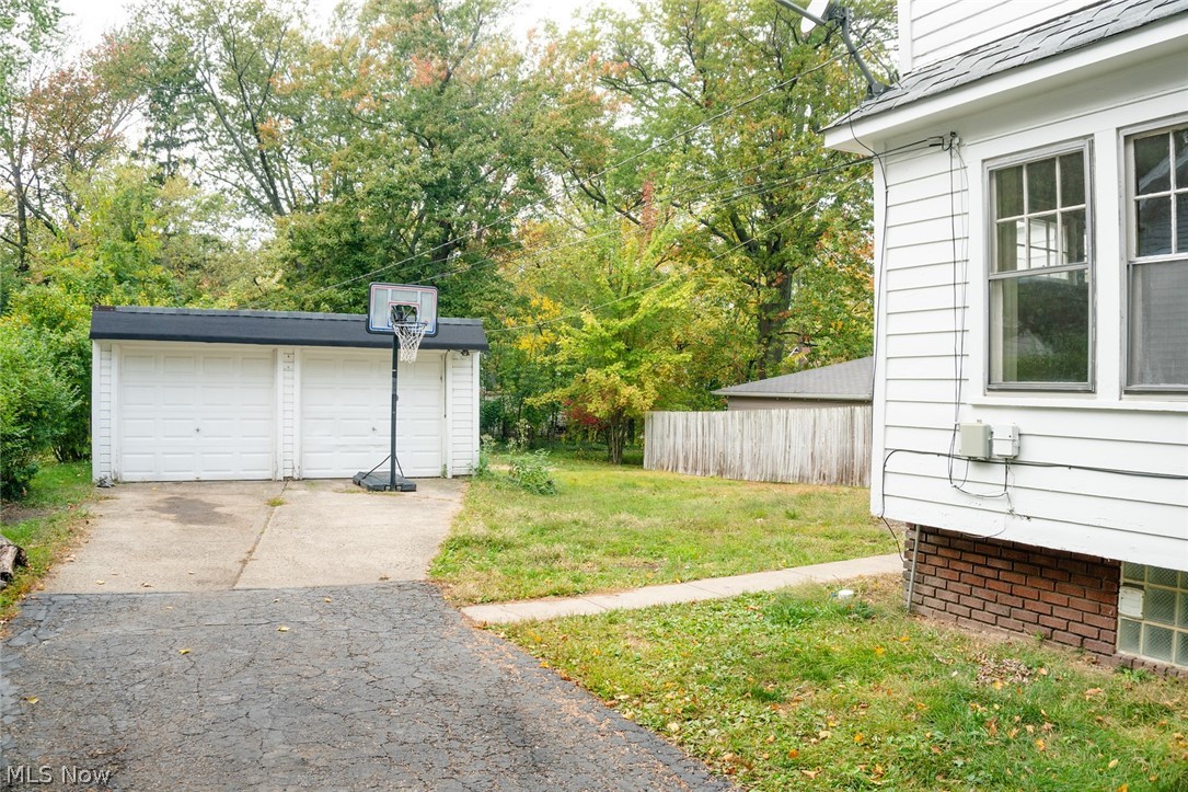 926 Montford Road Cleveland, OH 44121 - Photo 12 of 13