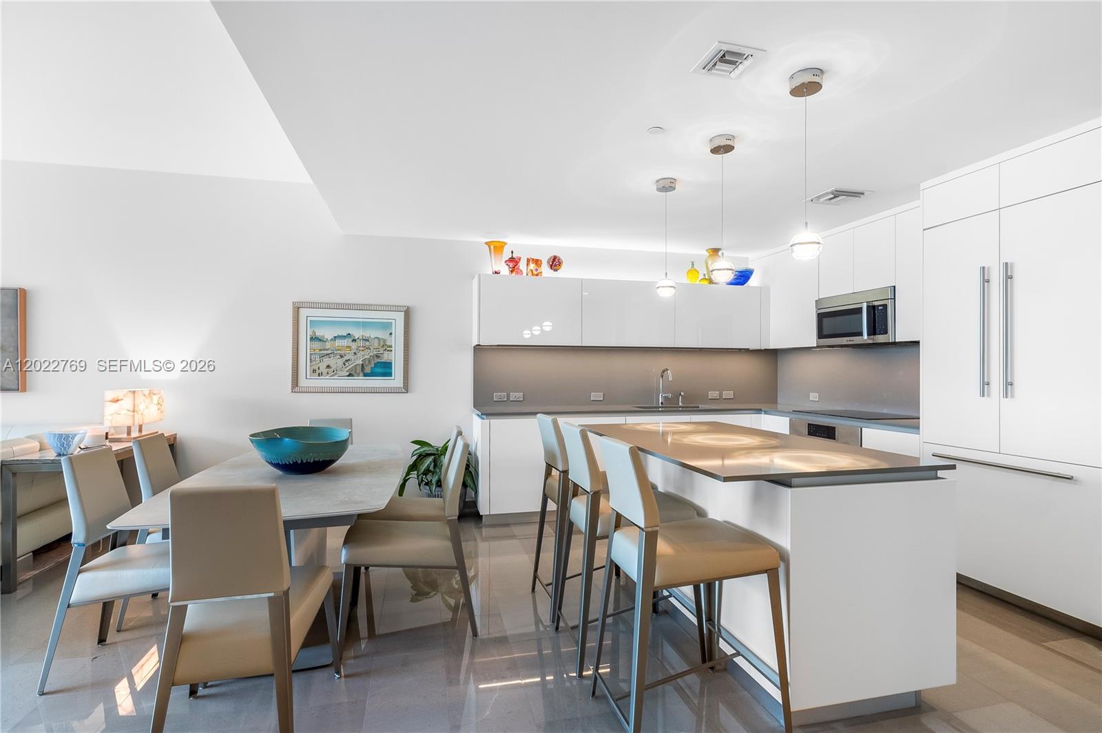 68 Southeast 6th Street, Unit 810 Miami, FL 33131 - Photo 3 of 33