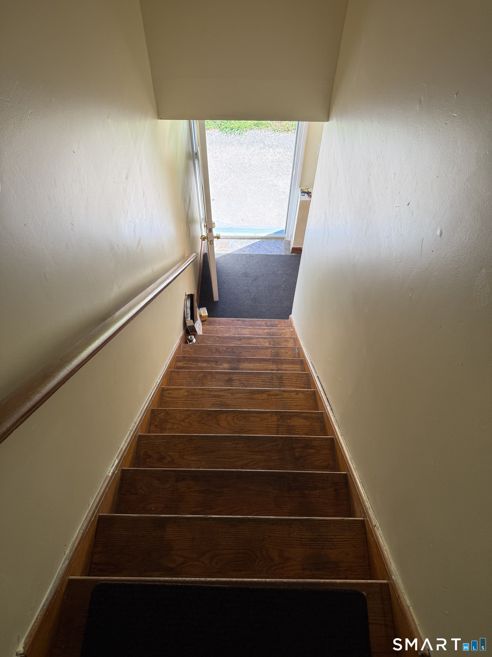 62 Rosemount Avenue Waterbury, CT 06708 - Photo 3 of 22 Gallery Image 3
