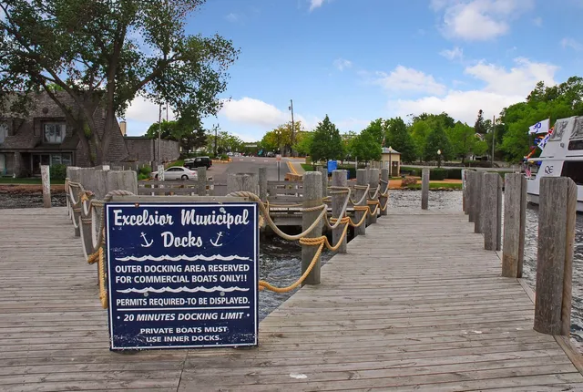 $539,900 | 10 Birch Bluff Road, Tonka Bay, MN 55331