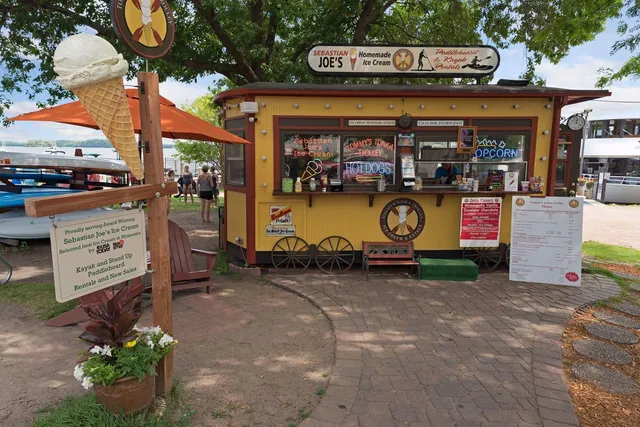 $539,900 | 10 Birch Bluff Road, Tonka Bay, MN 55331