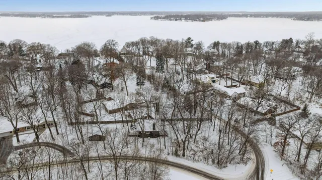 $539,900 | 10 Birch Bluff Road, Tonka Bay, MN 55331