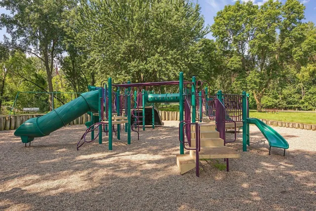 $539,900 | 10 Birch Bluff Road, Tonka Bay, MN 55331