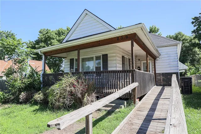 $125,000 | 209 West Nebraska Avenue, St. Joseph, MO 64504