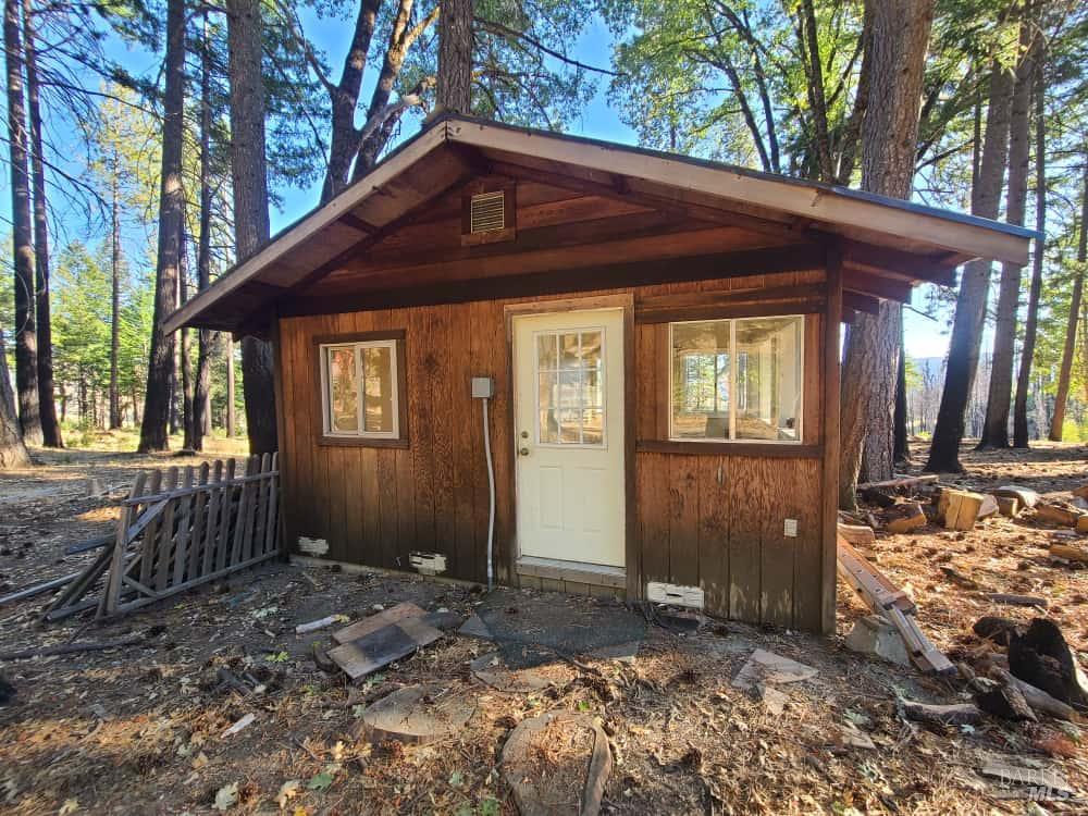 41390 Mendocino Pass Road Covelo, CA 95428 - Photo 25 of 44 a front view of a house