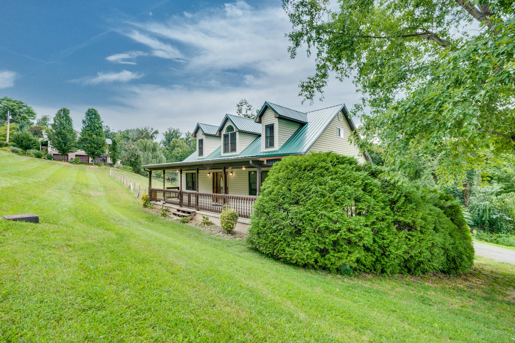 191 Maple Tree Lane Watauga, TN 37694 - Photo 3 of 50 191 Maple Tree Ln