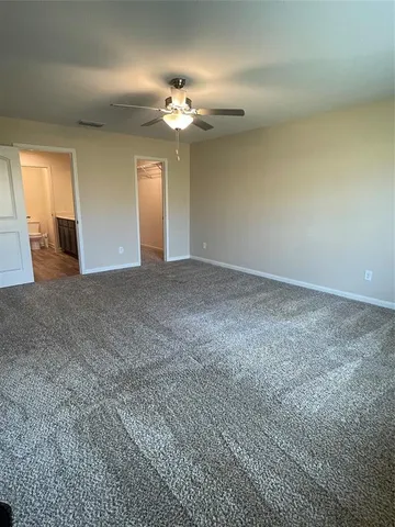 a view of a livingroom with a ceiling fan