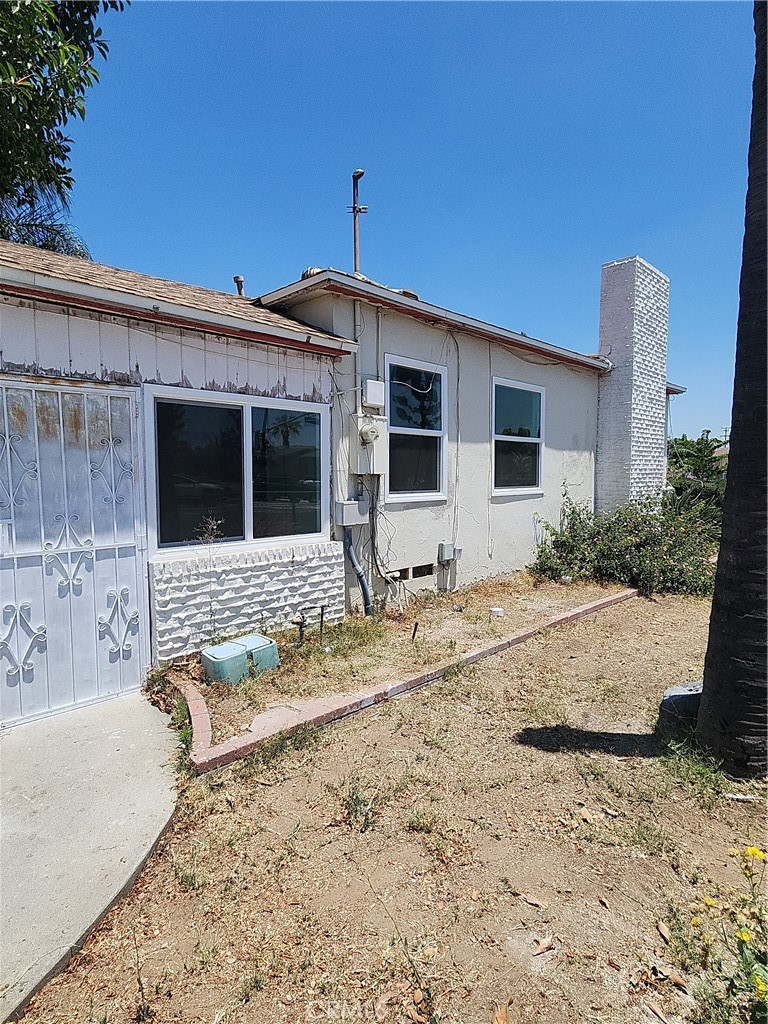 858 South Riverside Avenue Rialto, CA 92376 - Photo 2 of 20