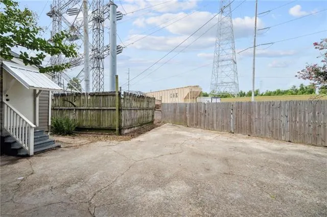 $1,000 | 1112 Monroe Street, New Orleans, LA 70118