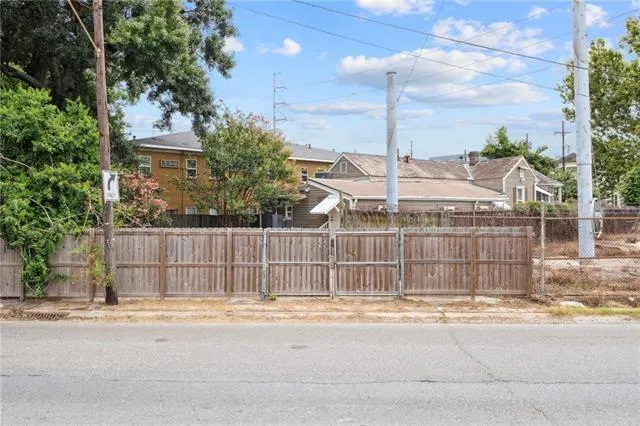 $1,000 | 1112 Monroe Street, New Orleans, LA 70118