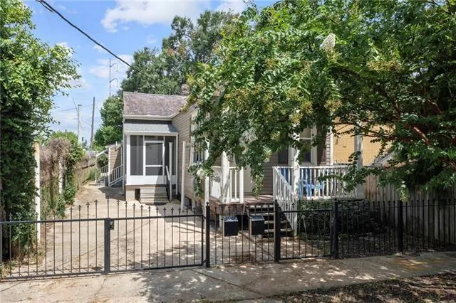 $1,000 | 1112 Monroe Street, New Orleans, LA 70118