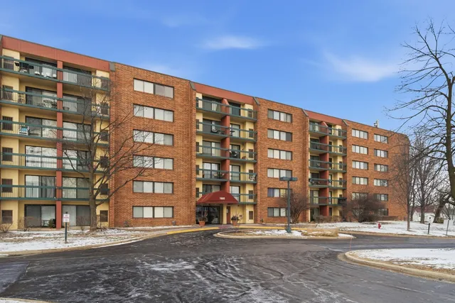 $185,000 | 1800 Huntington Boulevard, Unit 208, Hoffman Estates, IL 60169