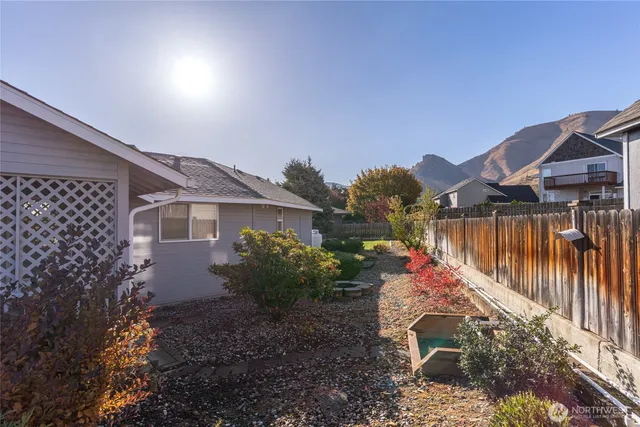 a view of a back yard of the house