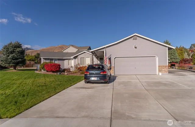 $579,900 | 512 Cedar Wood Place, Wenatchee, WA 98801