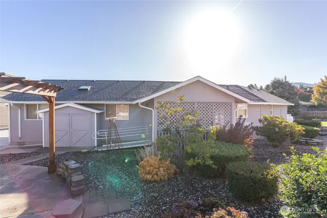 $579,900 | 512 Cedar Wood Place, Wenatchee, WA 98801
