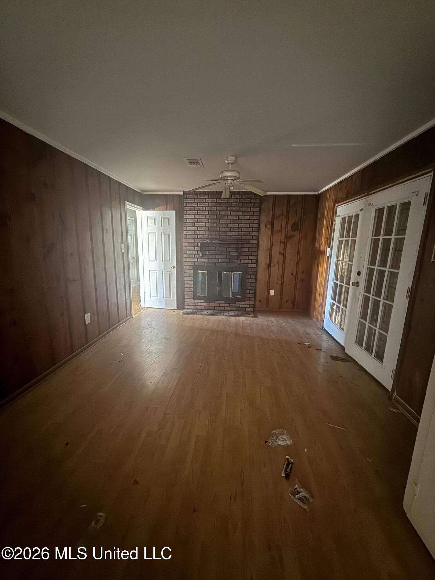 905 Raymond Road Jackson, MS 39204 - Photo 9 of 12 LivingRoom2