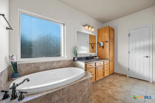 $599,900 | 510 Wagon Wheel Trail, Bertram, TX 78605