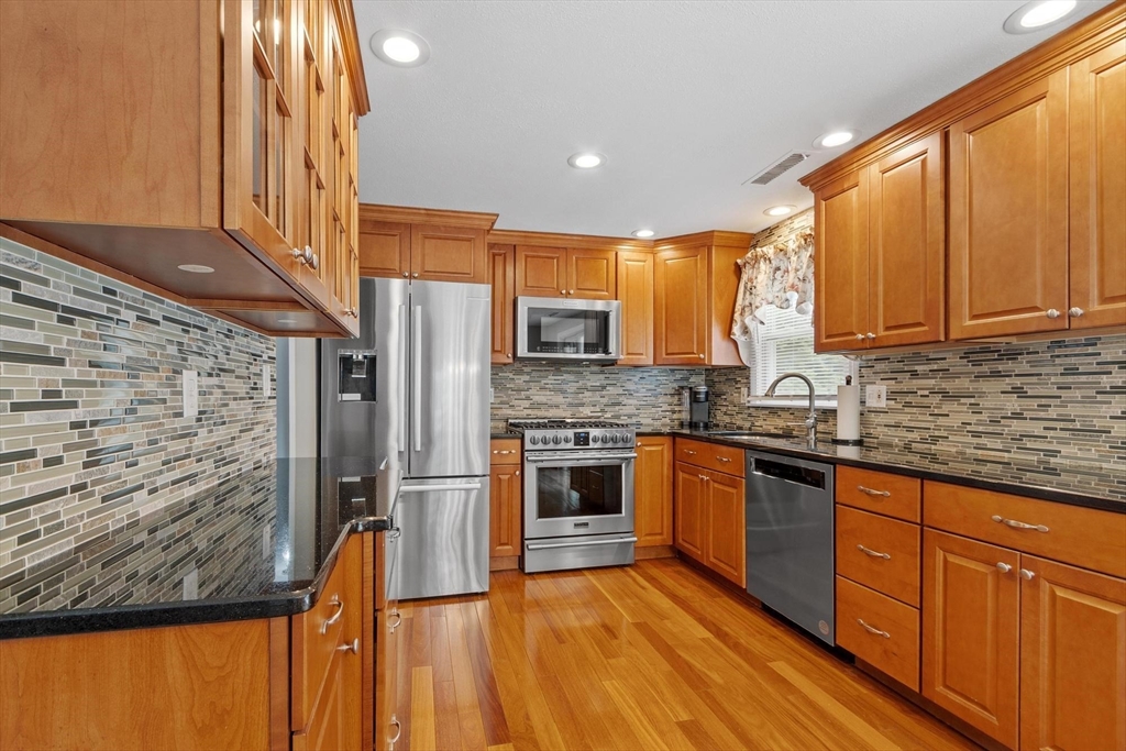 15 Dallas Road Lowell, MA 01854 - Photo 8 of 36