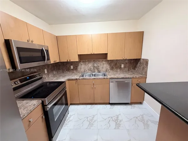 $3,000 | 290 East 65th Street, Unit 290, Hialeah, FL 33013