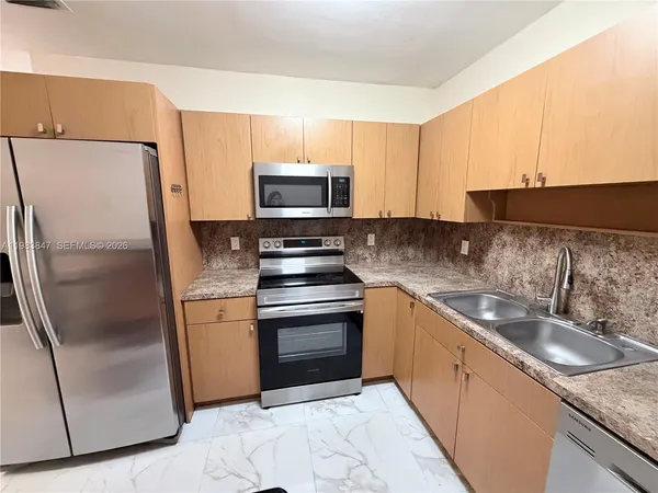 $3,000 | 290 East 65th Street, Unit 290, Hialeah, FL 33013