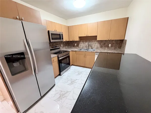 $3,000 | 290 East 65th Street, Unit 290, Hialeah, FL 33013