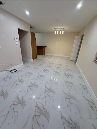 $3,000 | 290 East 65th Street, Unit 290, Hialeah, FL 33013