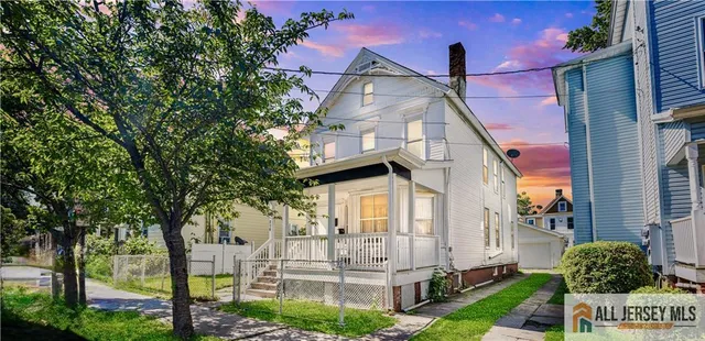 a view of a house with a small yard and plants