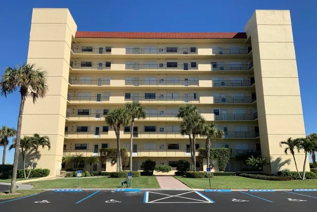 $5,500 | 7420 South Ocean Drive, Unit 216, Jensen Beach, FL 34957