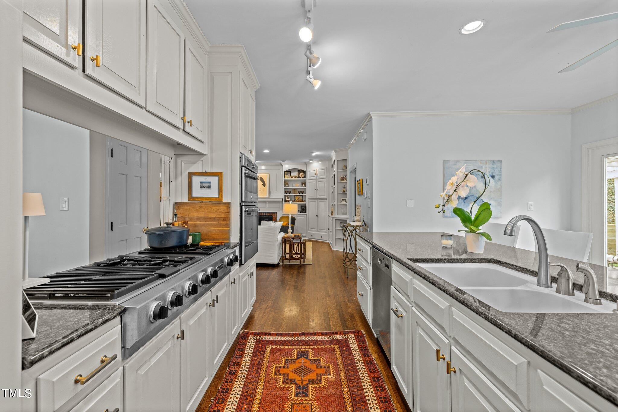 2216 Oxford Road Raleigh, NC 27608 - Photo 16 of 48 15-web-or-mls-5Z8A6469