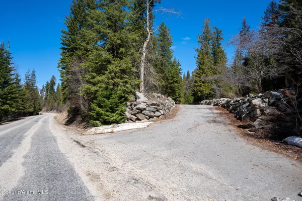 $946,799 | 203 Frog Song Lane, Coolin, ID 83821