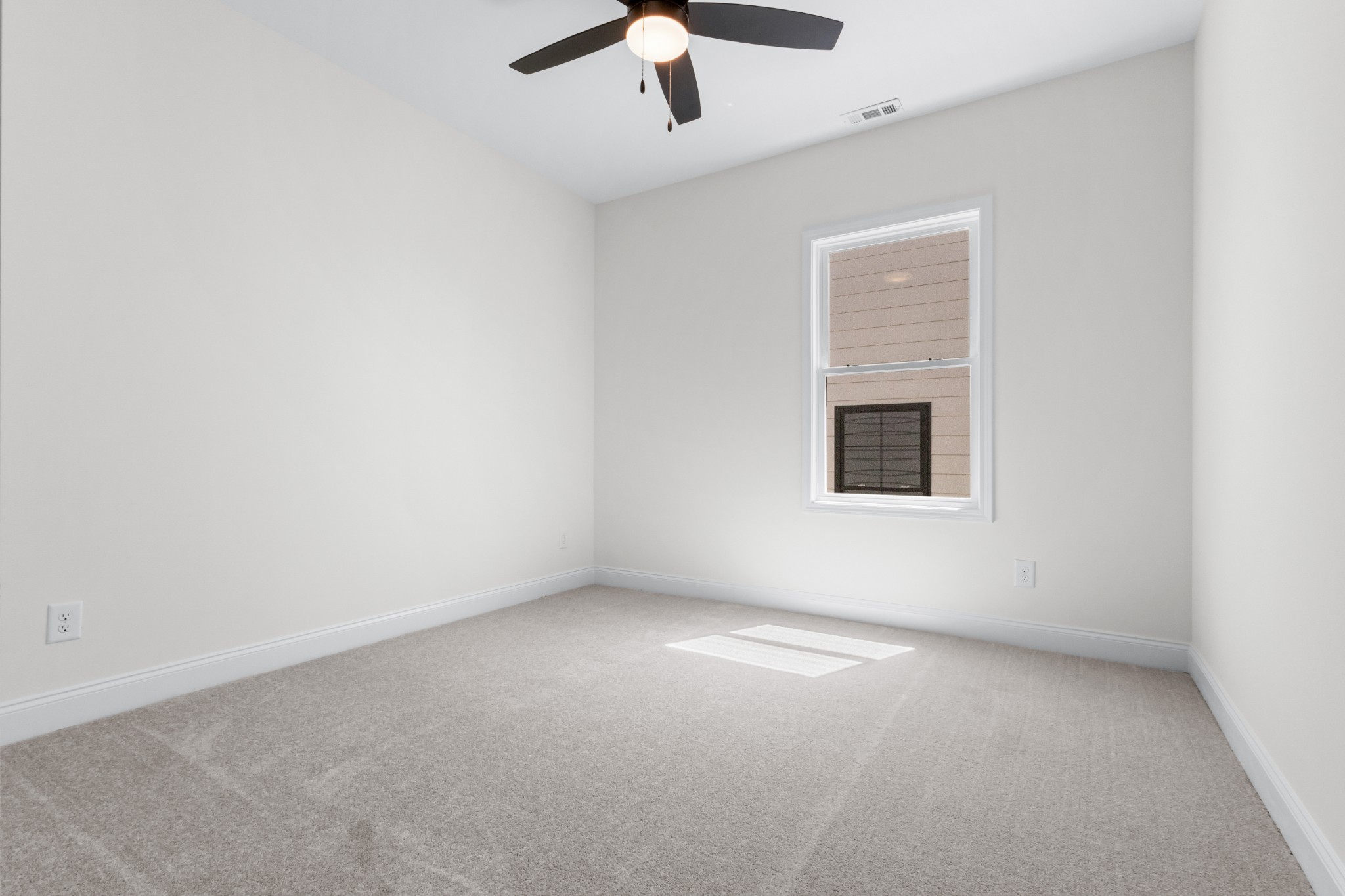 463 Centre Street Pleasant View, TN 37146 - Photo 26 of 43 an empty room with a ceiling fan and window