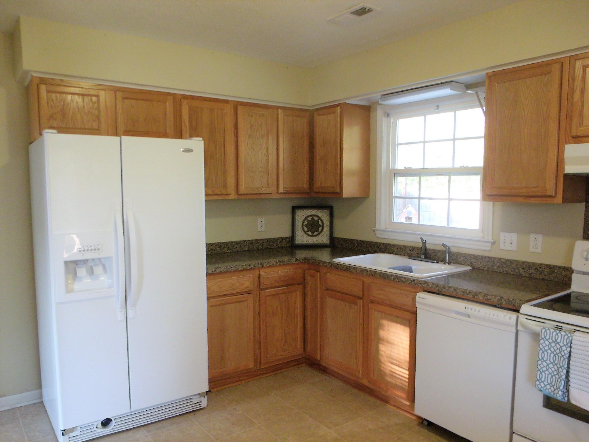 7694 Chippendale Road North Charleston, SC 29420 - Photo 3 of 8 kitchen2
