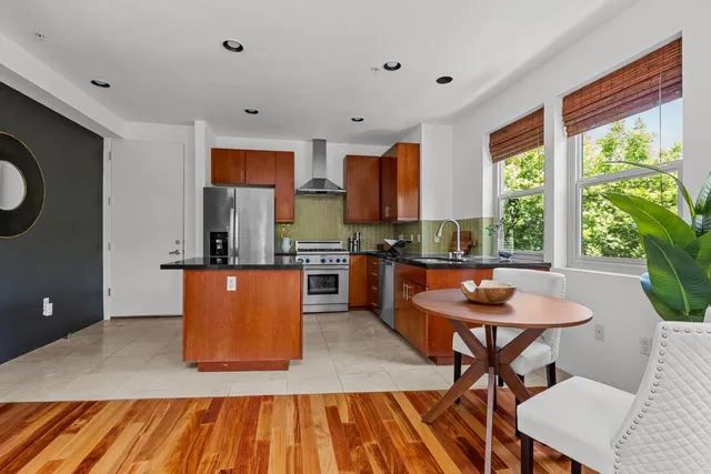 $589,000 | 2025 S Street, Unit 201, Sacramento, CA 95811